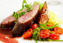Fillet with Fig Sauce: A Refined and Gourmet Recipe Enriched with Red Wine