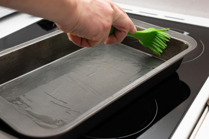 How To Clean Baking Trays