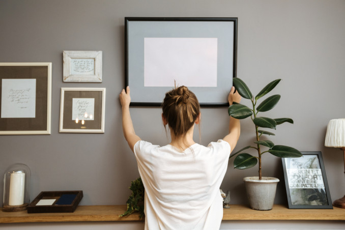 How To Hang A Frame With Or Without Nails