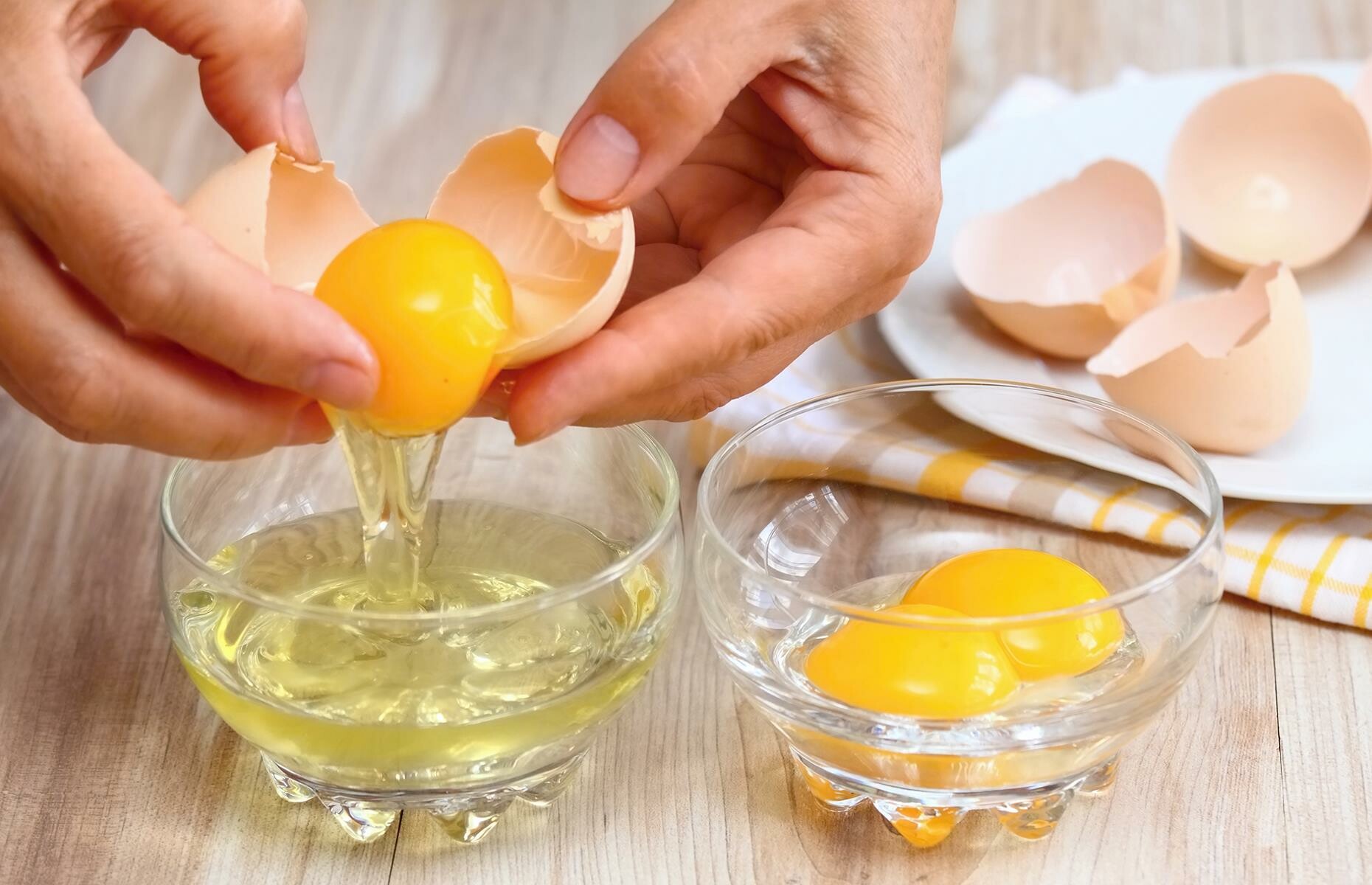 how-to-separate-egg-yolk-from-white-three-proven-ways-wiki-avenue