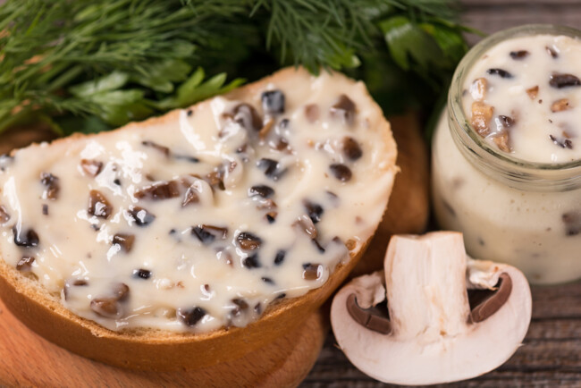 How To Make Homemade Melted Cheese With Mushrooms