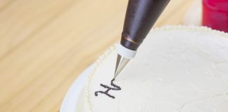 How To Write On A Cake Easily With Chocolate